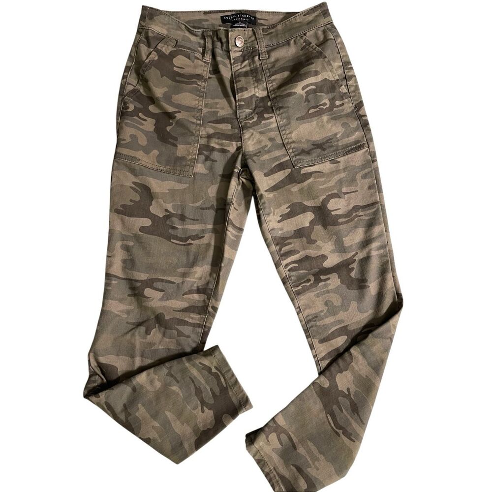 Social Standard by Sanctuary Women’s Logan Camo Cargo Pants size 2